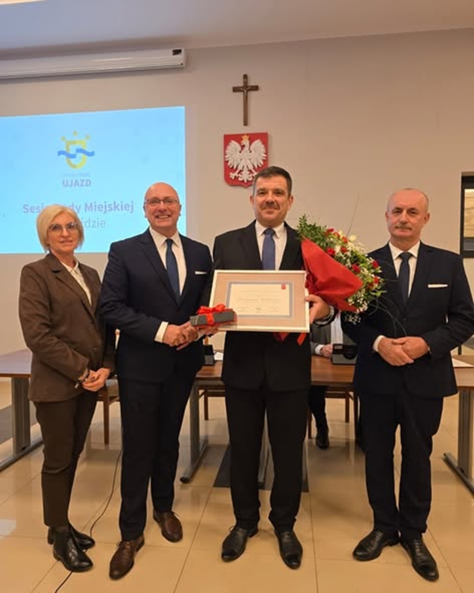 aktualność: 🎖 Tytuł „Zasłużony dla Gminy Ujazd” dla Jarosława Cielebona